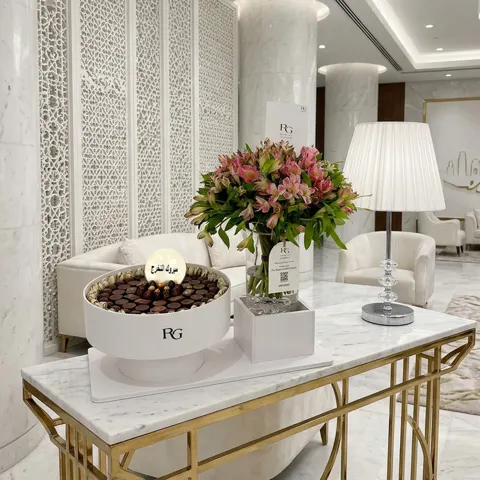 فازة ورد مع شوكولاته رقم.17773