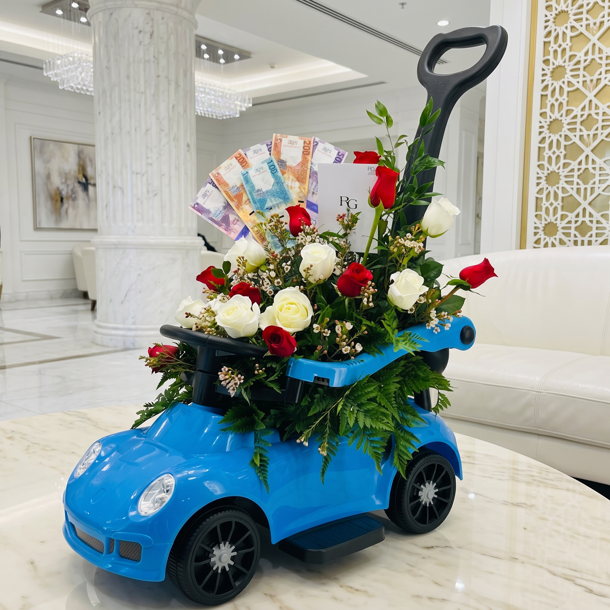 سيارة أطفال مع ورد مع فلوس رقم.7013