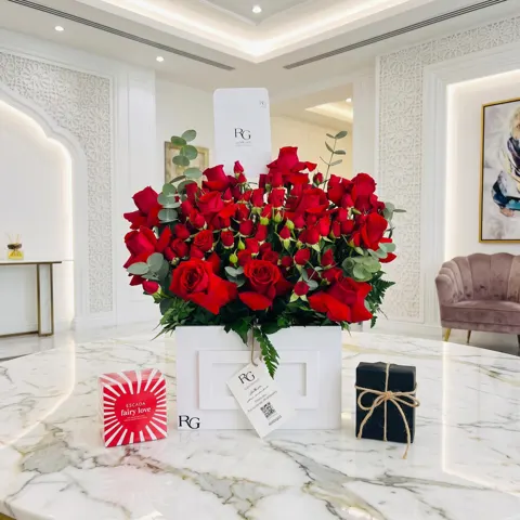 بوكس ورد مع عطر إسكادا فيري لوف إصدار محدود أو دو تواليت 100 مل رقم.16259