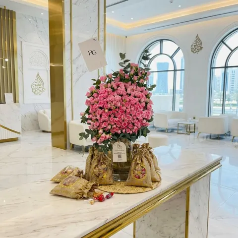 فازة ورد مع قرقيعان رقم.26783