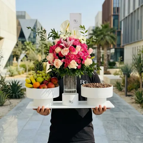 فازة ورد مع فواكه وشوكولاته رقم.17871