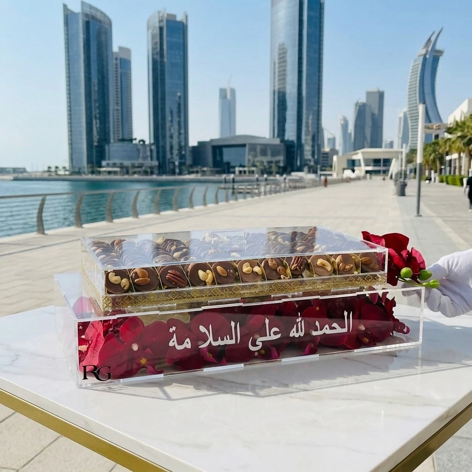 اكريليك ورد مع شوكولاته رقم.25967
