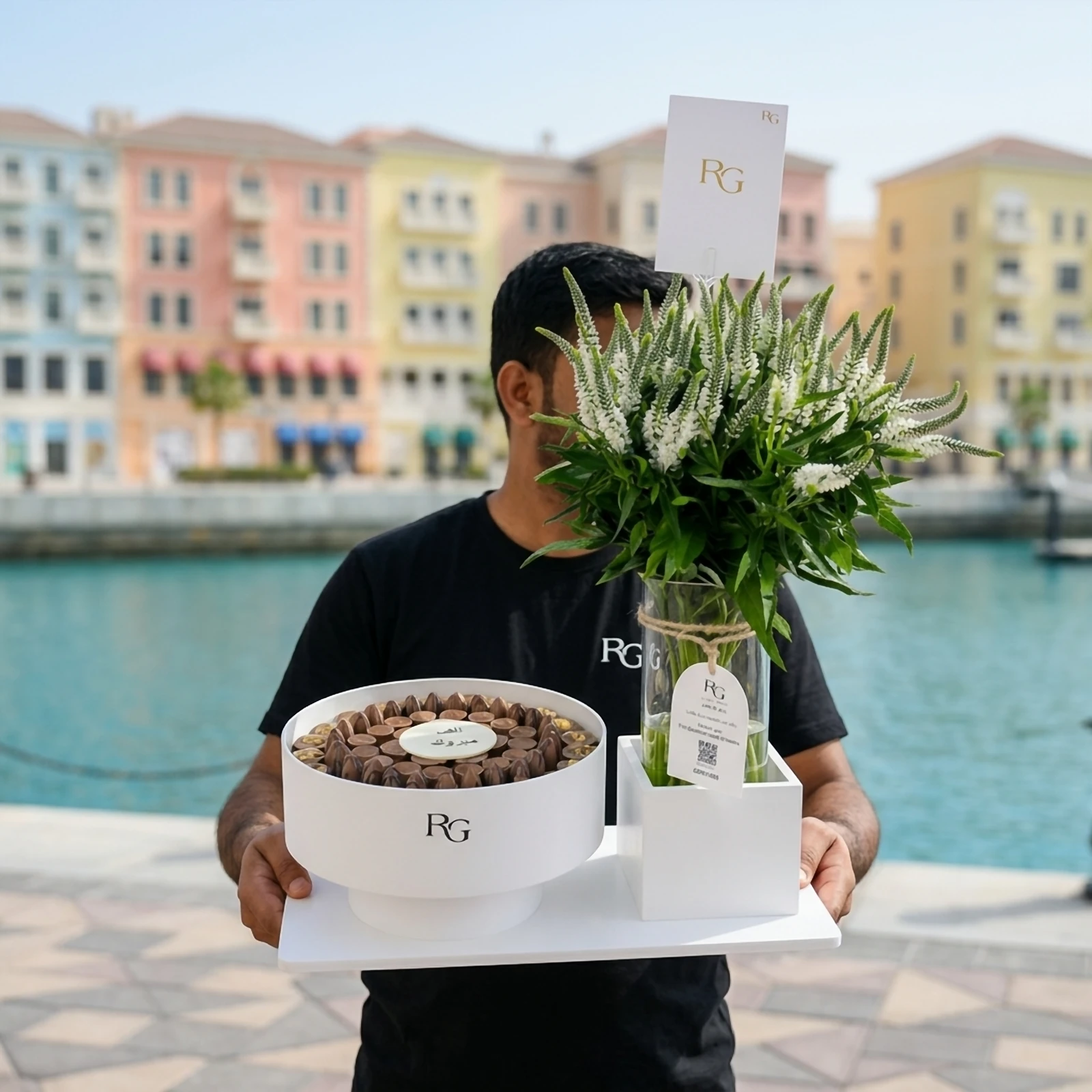 فازة ورد مع شوكولاته رقم.20366